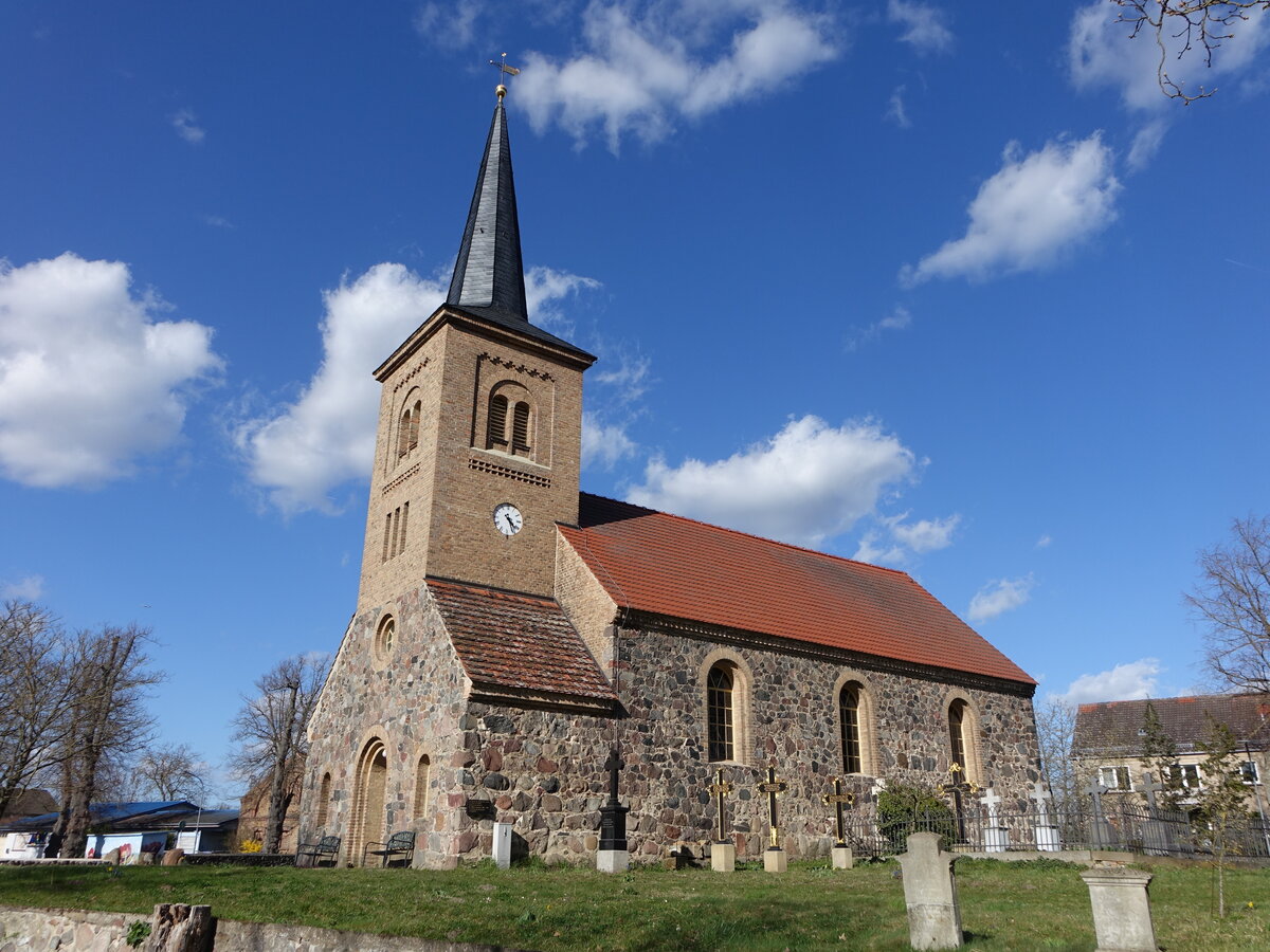 J�hnsdorf, evangelische Kirche, erbaut im 14. Jahrhundert (06.04.2026)