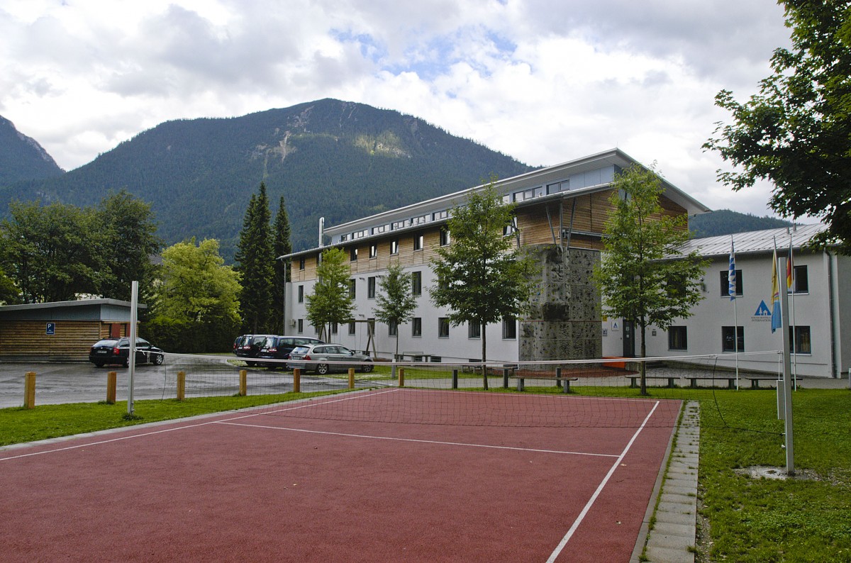 Jugendherberge Garmisch-Partenkirchen im Ortsteil Burgrain. Aufnahme: Juli 2008.