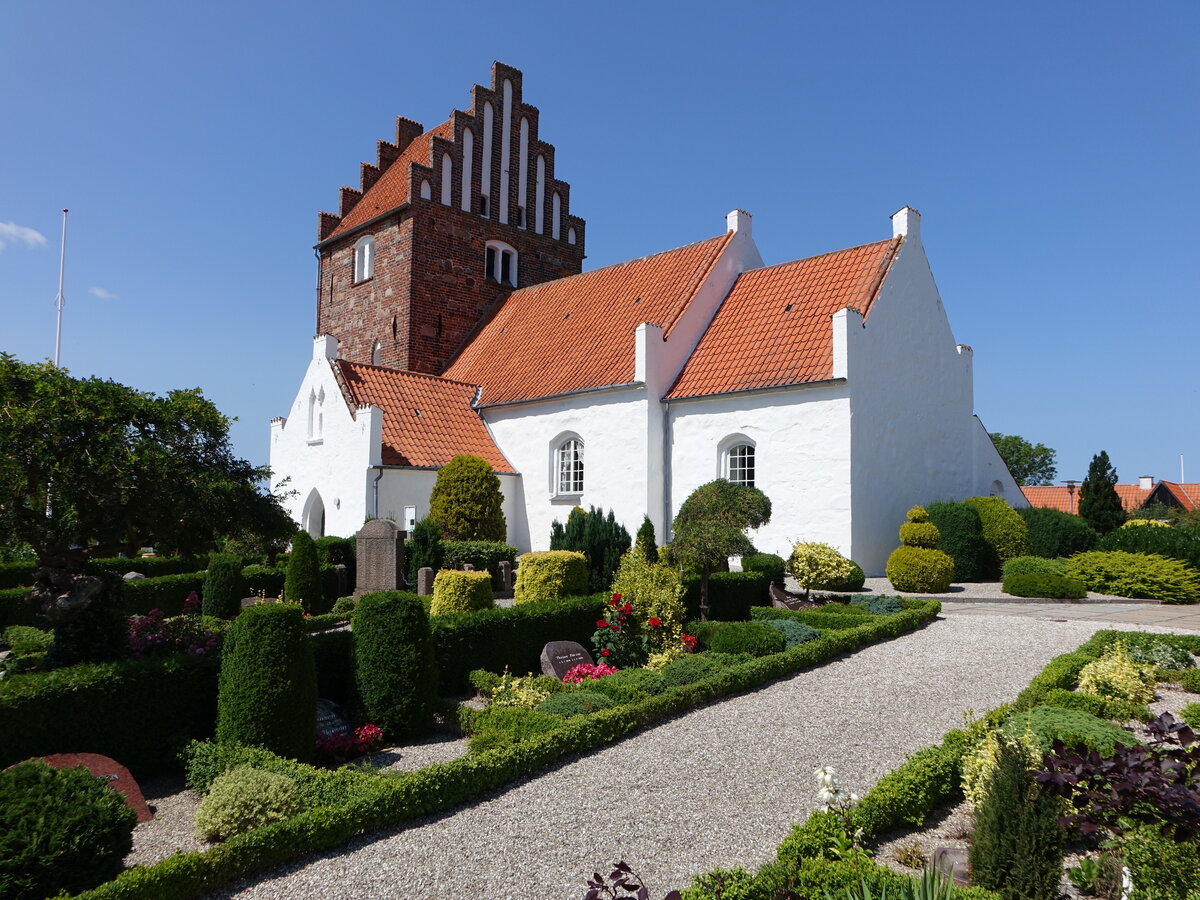 Jyderup, mittelalterliche evangelische Kirche, erbaut im 12. Jahrhundert (17.07.2021)