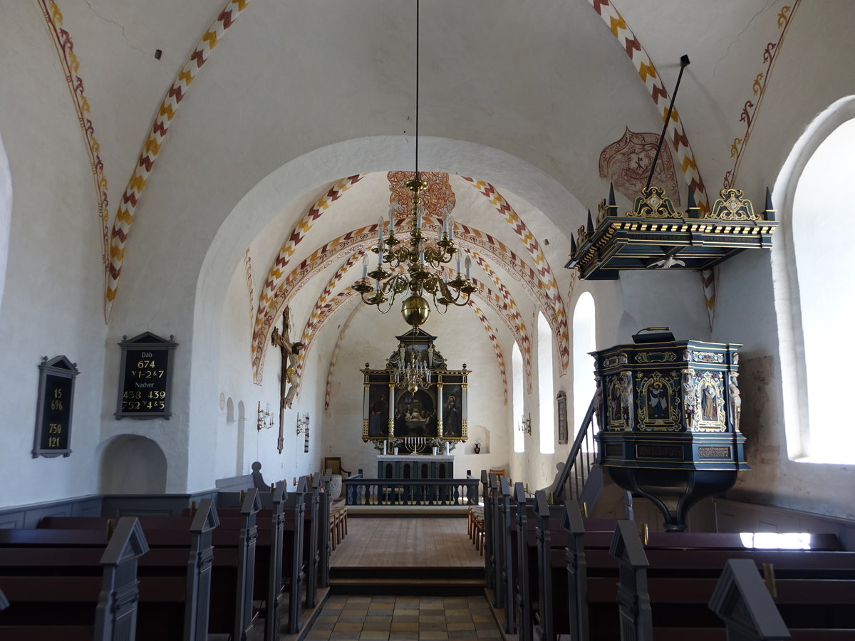 Kaerum, Altar und Kanzel in der Ev. Kirche (06.06.2018)