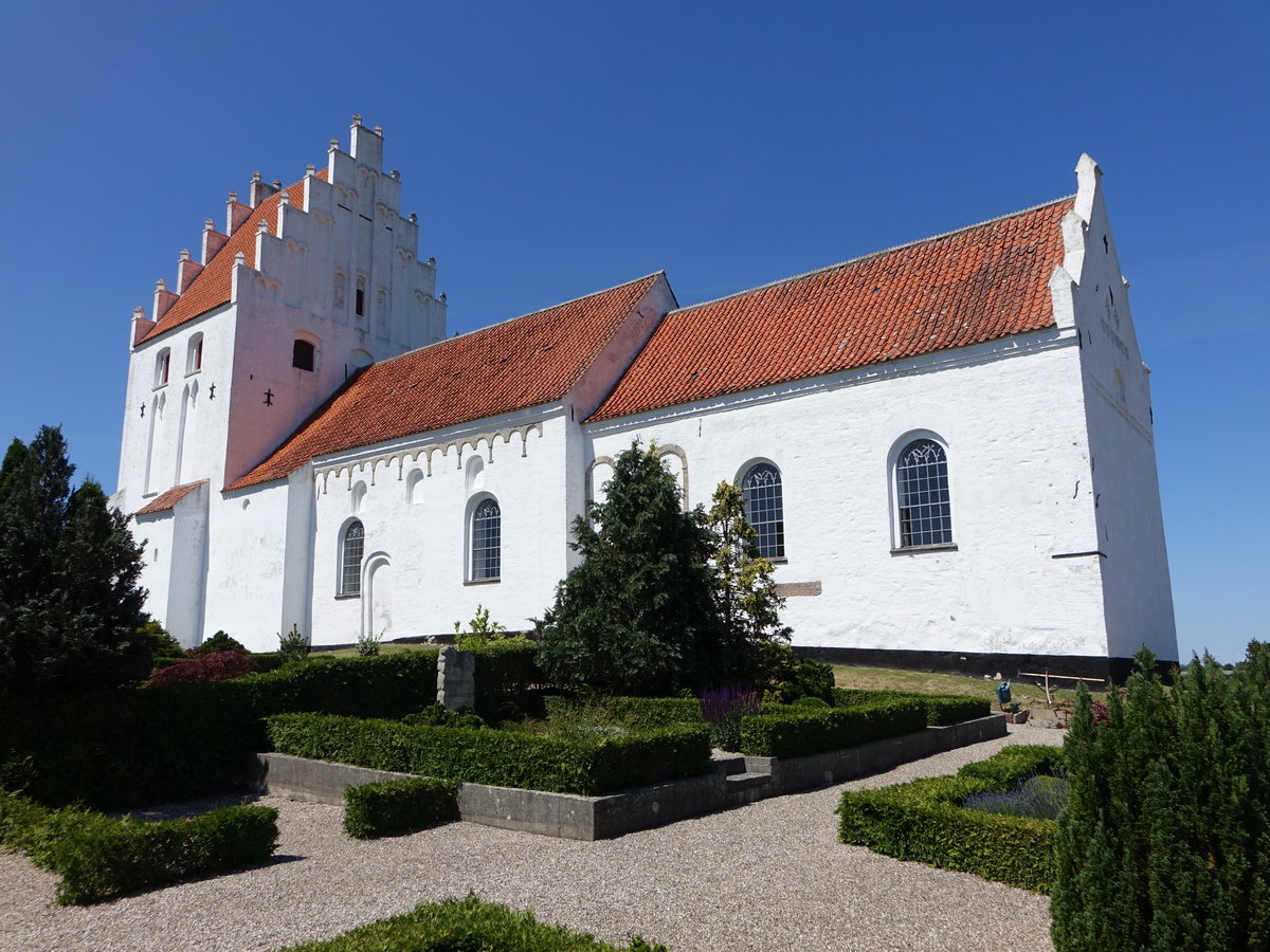 Kaerum, Ev. Kirche am Krumvej 34, erbaut im 11. Jahrhundert (06.06.2018)