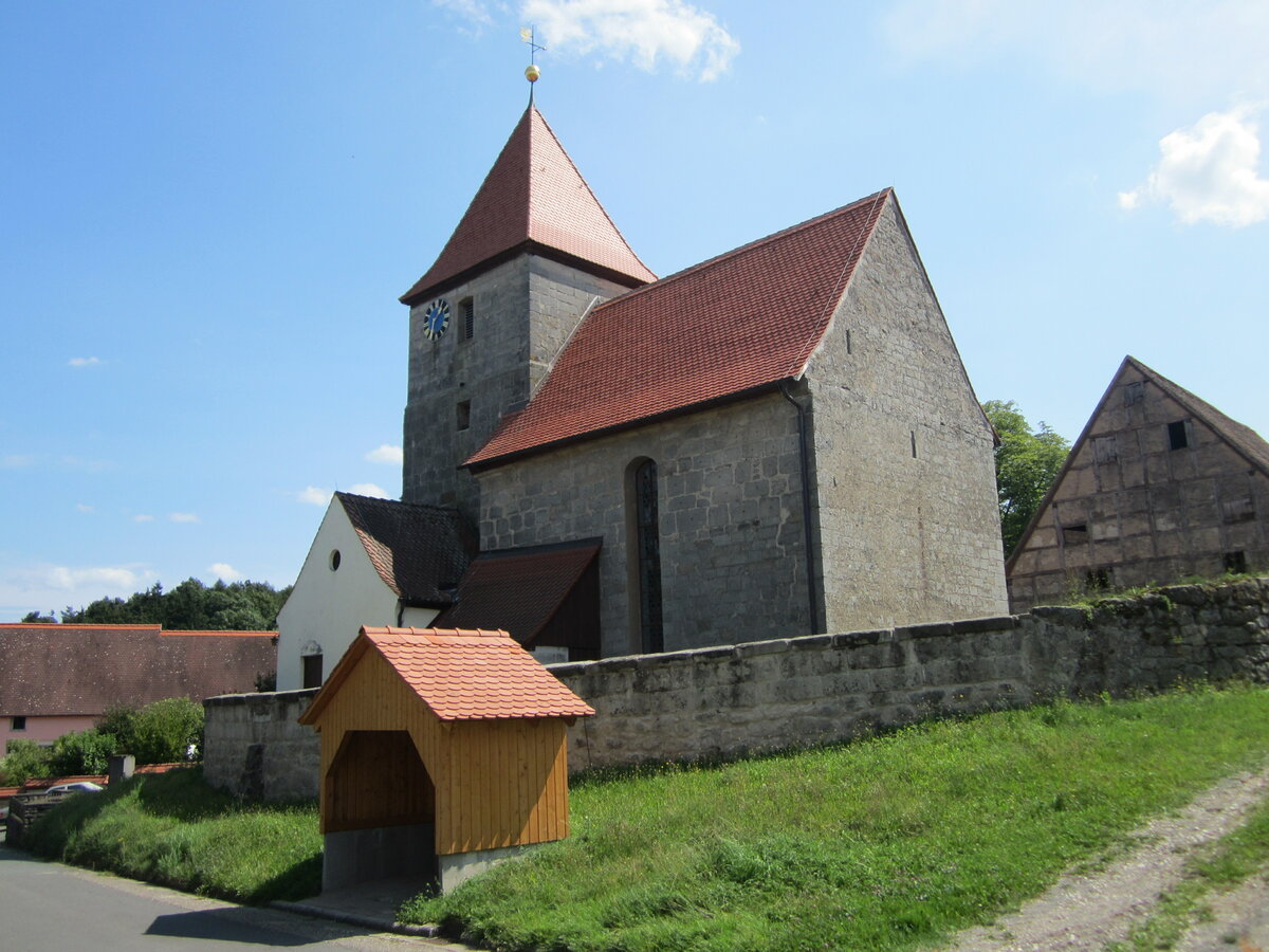 Kstel, evangelische St. Mauritius Kirche, Chorturmkirche erbaut um 1300 (10.08.2014)