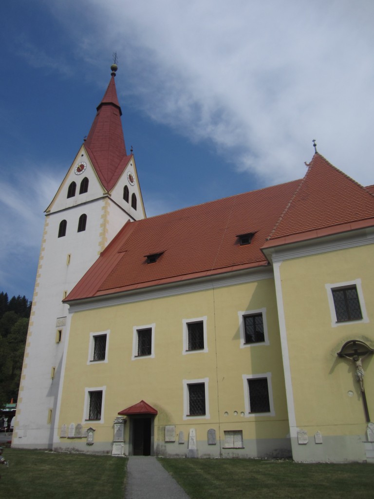 Kainach, Pfarrkirche St. Georg, erbaut von 1722 bis 1725, gotischer Westturm von 1587 (19.08.2013)