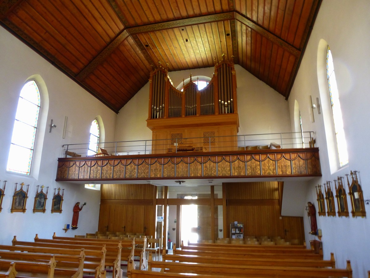 Kaiseraugst, Blick zur Orgelempore in der katholischen Pfarrkirche, April 2015