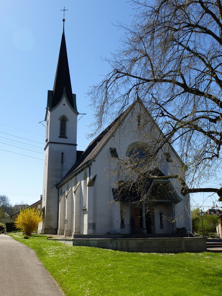 Kaiseraugst, die katholische Pfarrkirche St.Gallus und Othmar, April 2015