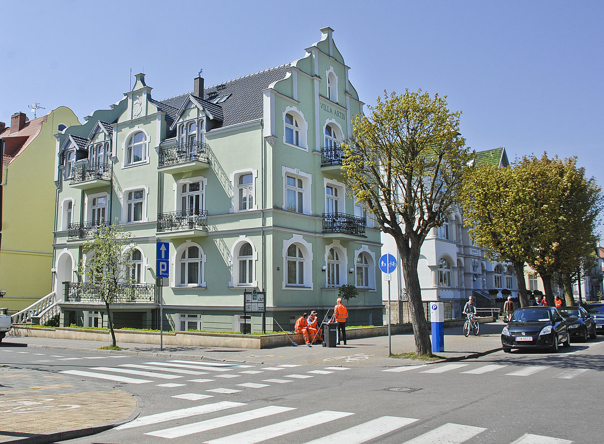 Kaiserliche Bderarchitektur an der Strandpromenade in Świnoujście (Swinemnde). Aufnahme: 6. Mai 2016.