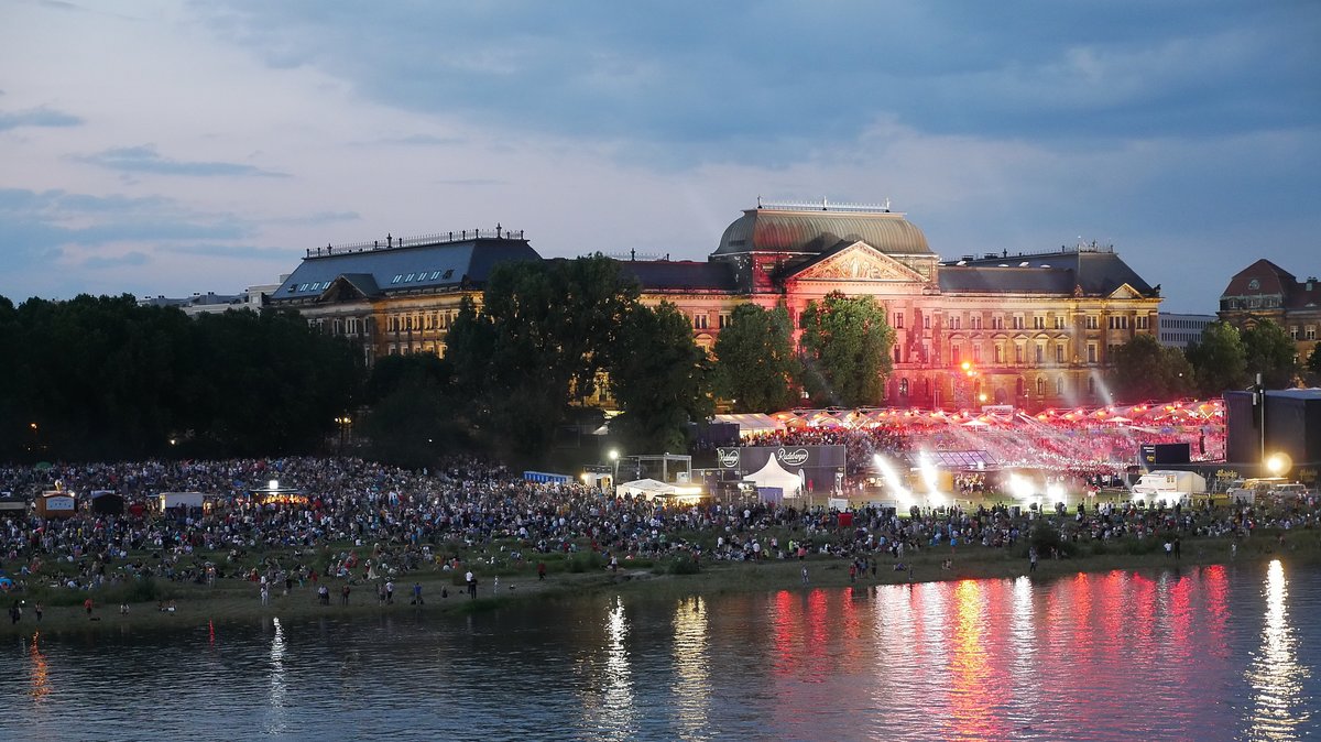 KaiserMania an der Elbe; Dresden, Knigsufer vor dem Schsischen Staatsministerium der Finanzen, 30.07.2016
