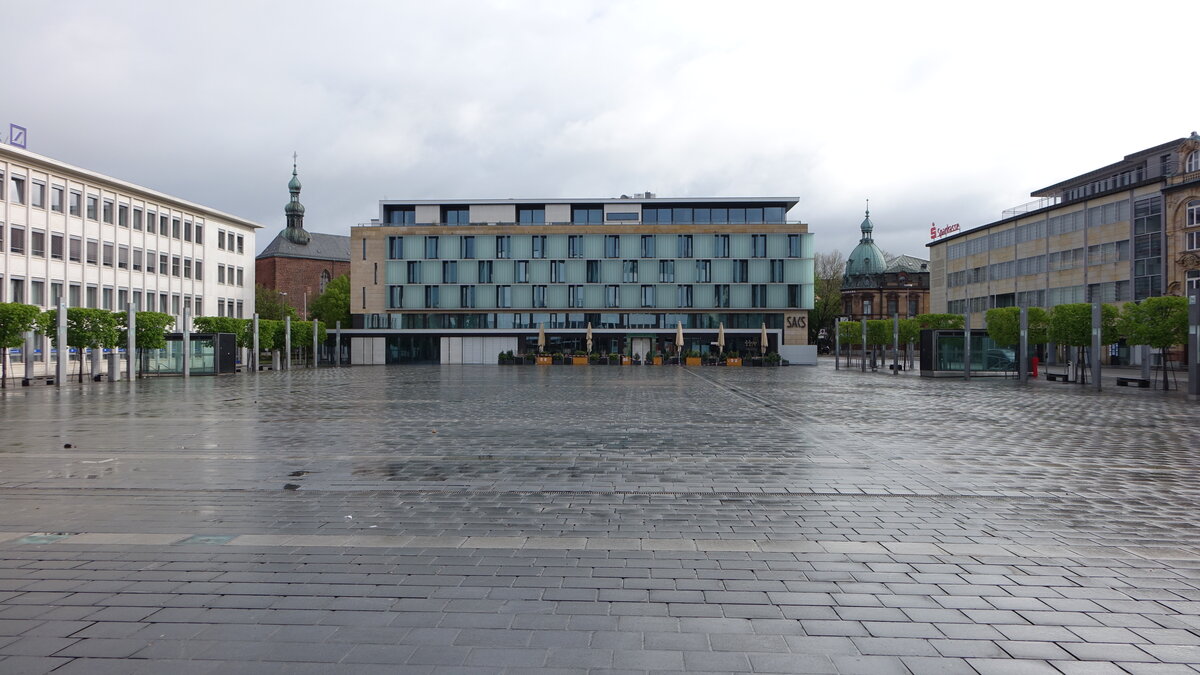 Kaiserslautern, Stiftsplatz mit St. Martin Kirche und Urban Design Hotel (16.05.2021)