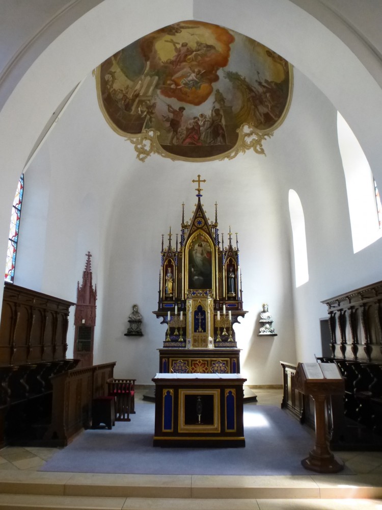 Kaiserstuhl, Hochaltar und Chorgesthl in der barocken Kirche St.Katharina, Juli 2013