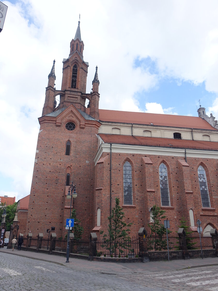 Kalisz / Kalisch, Pfarrkirche St. Nikolaus, gotische Staffelkirche, erbaut um 1350 von Frst Boleslaw, barocker Umbau 1612 von Albin Fontana, neugotischer Turm erbaut 1874 (13.06.2021)