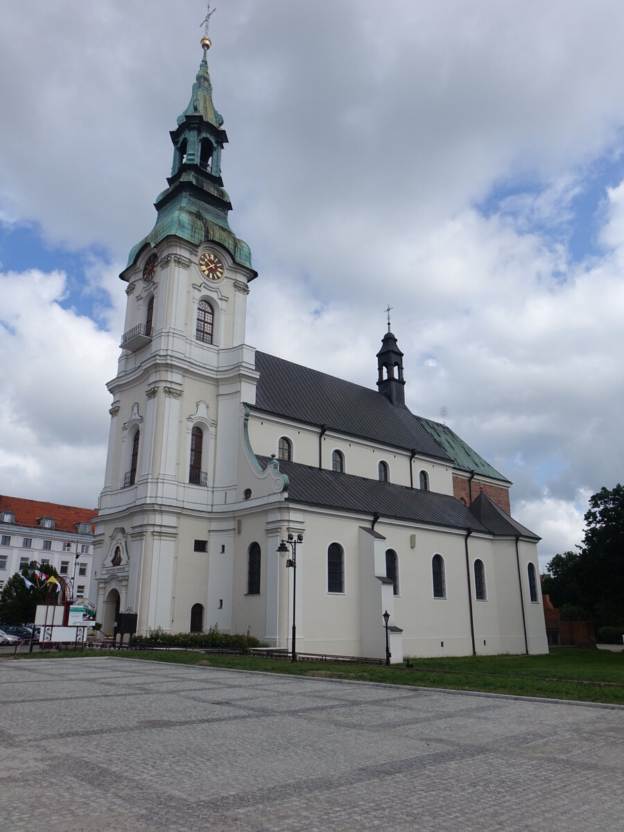 Kalisz /Kalisch, Stiftskirche Maria Himmelfahrt, gotischer Chor von 1353, sptbarockes Langhaus erbaut 1790, Kirchturm Ende des 18. Jahrhundert (13.06.2021)