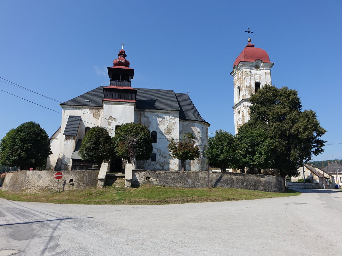 Kamenany, gotische evangelische Kirche, erbaut im 13. Jahrhundert, barocker Umbau im 17. Jahrhundert (29.08.2020)