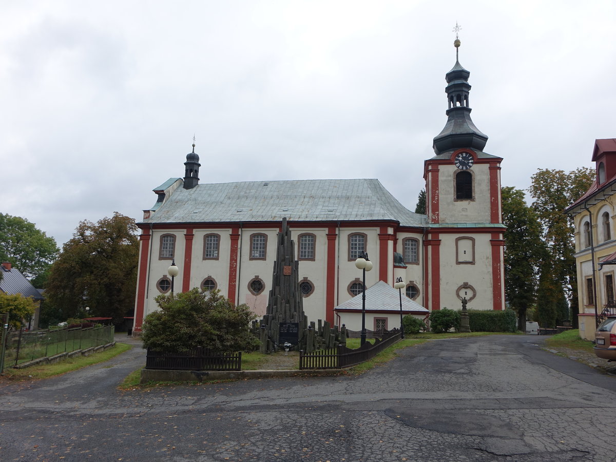 Kamenicky Senov / Steinschnau, Pfarrkirche St. Johannes der Tufer am Namesti Miru (27.09.2019)