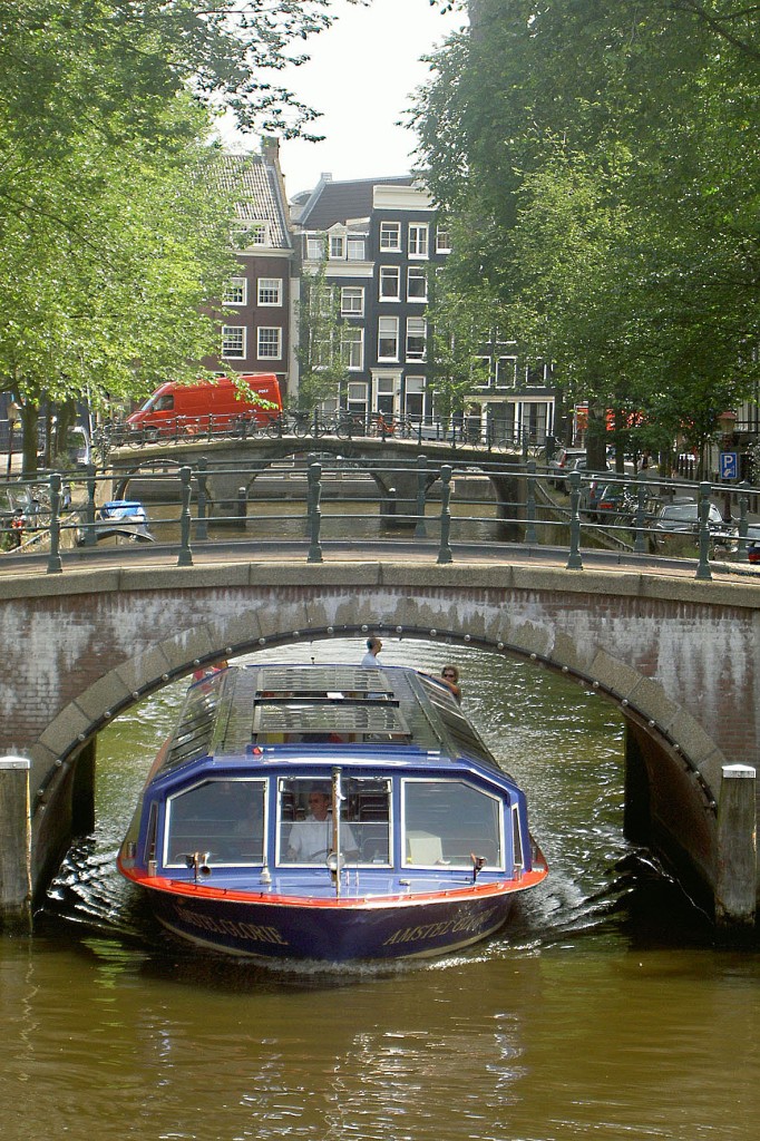 Kanalrundfahrt in Amsterdam. Aufnahme: August 2005.