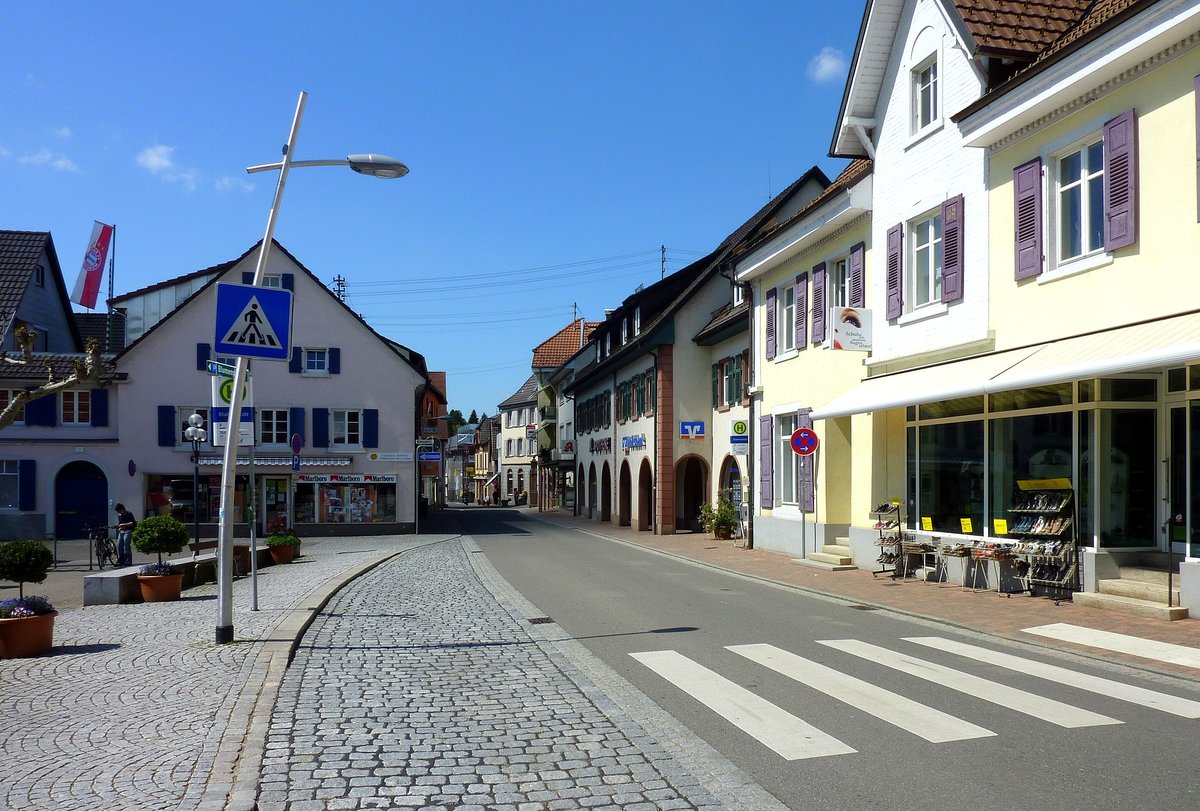 Kandern, Blick in die Hauptstrae vom Blumenplatz aus, Mai 2012