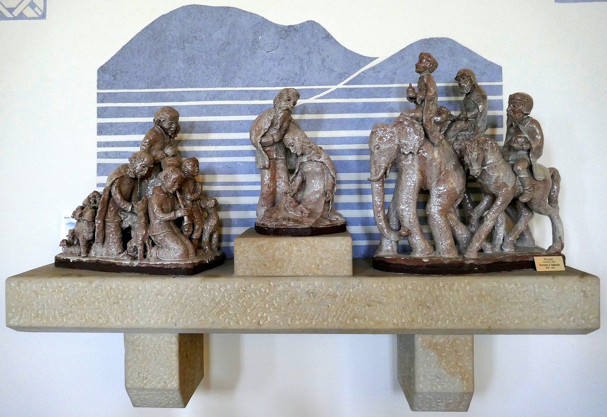 Kandern, die Krippe aus Keramik, vom Knstler Hermann K. Hakenjos (1905-92), gefertigt 1946, steht in der katholischen Kirche, Sept.2020