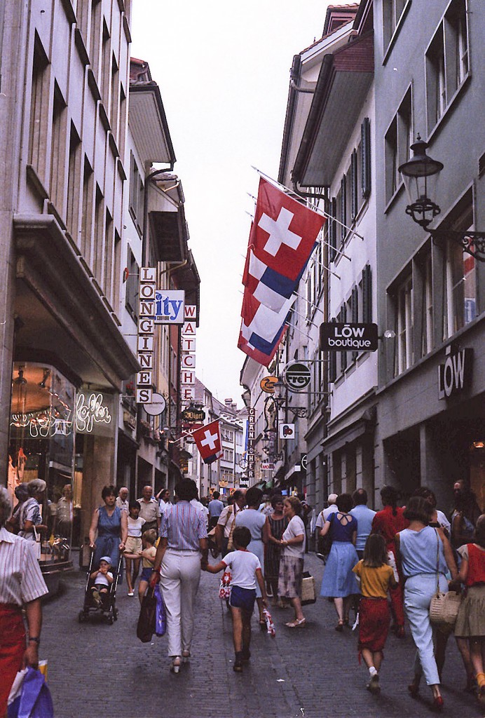 Kapellgasse in Luzern. Aufnahme: Juli 1984 (digitalisiertes Negativfoto).