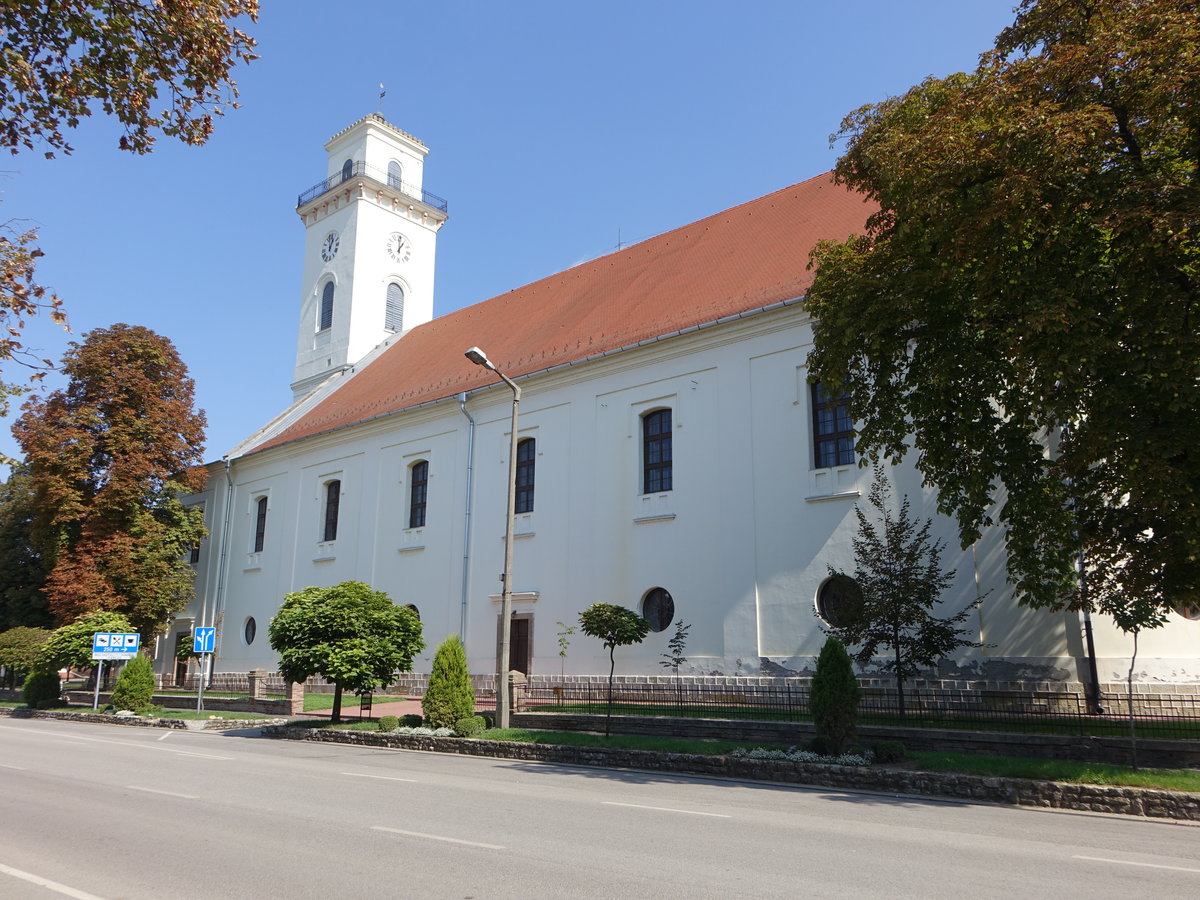 Karcag, klassizistische Ref. Kirche am Kossuth Ter, erbaut 1797 (08.09.2018)