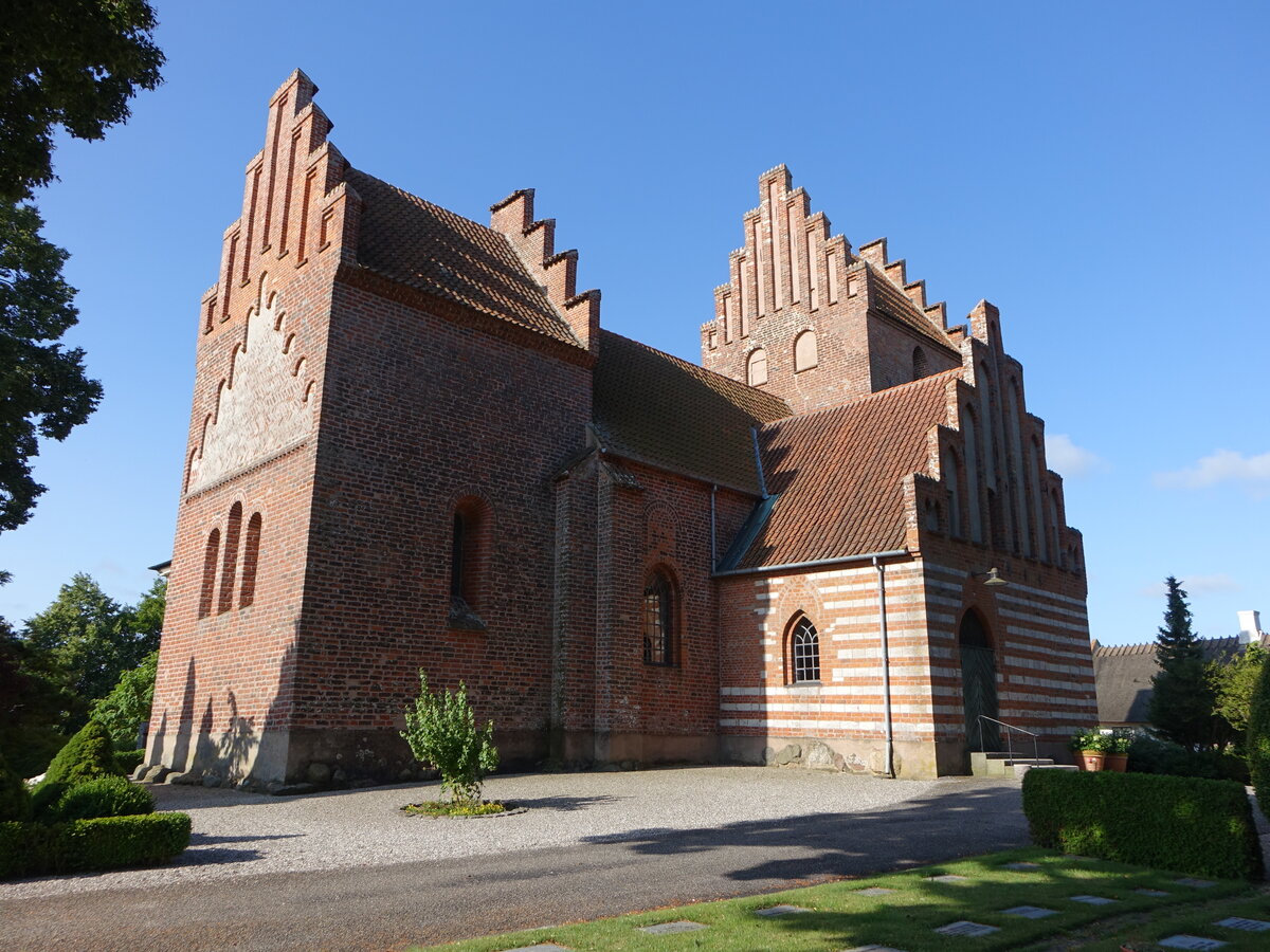 Karise, evangelische Kirche, erbaut bis 1261, Grabkapelle erbut von 1761 bis 1769 (19.07.2021)
