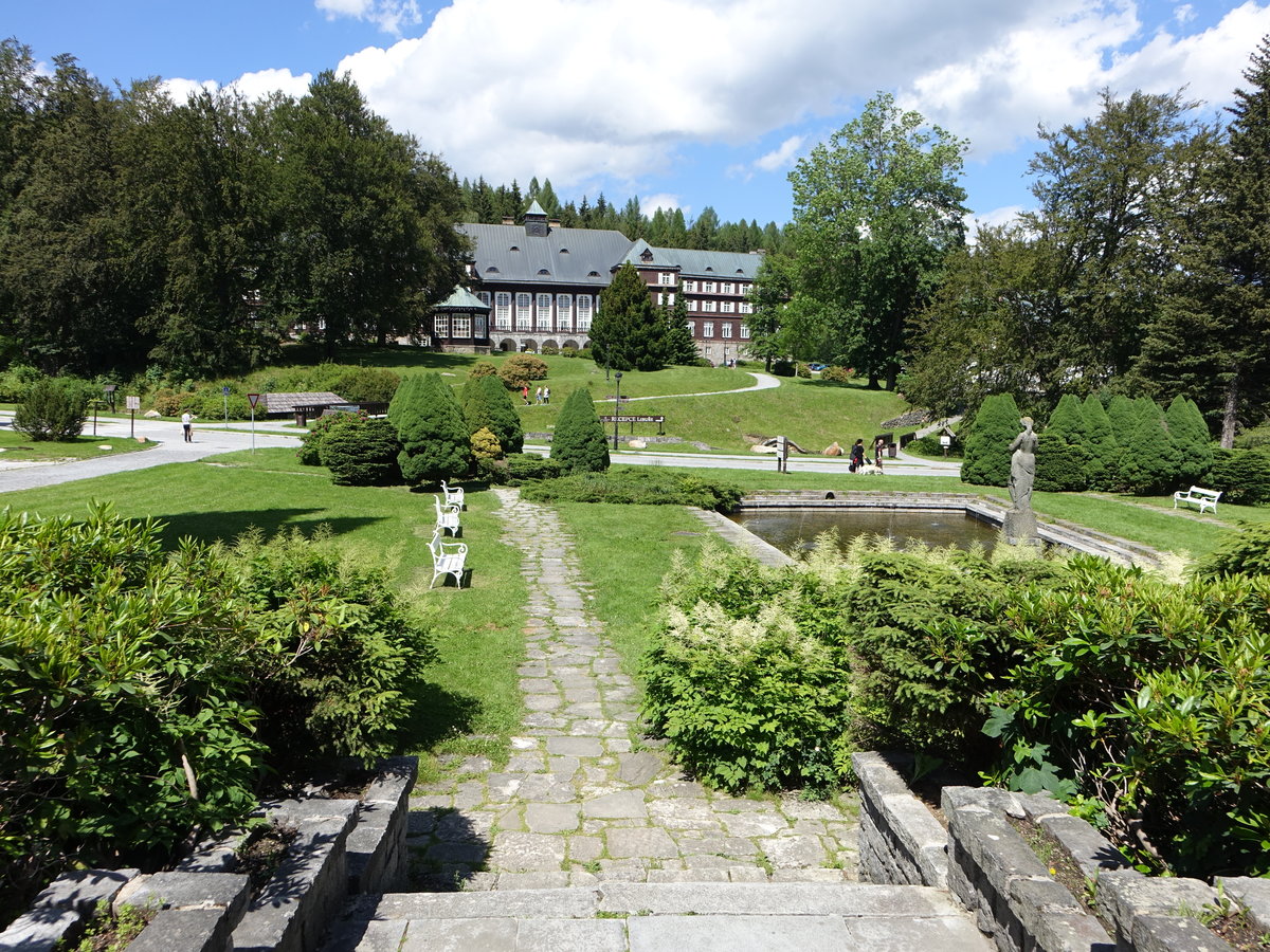 Karlova Studanka / Bad Karlsbrunn, Kurpark und Kurhuser (01.07.2020)