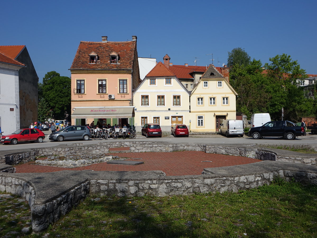 Karlovac, Huser am Platz Josipa Jurja Strossmayera (01.05.2017)