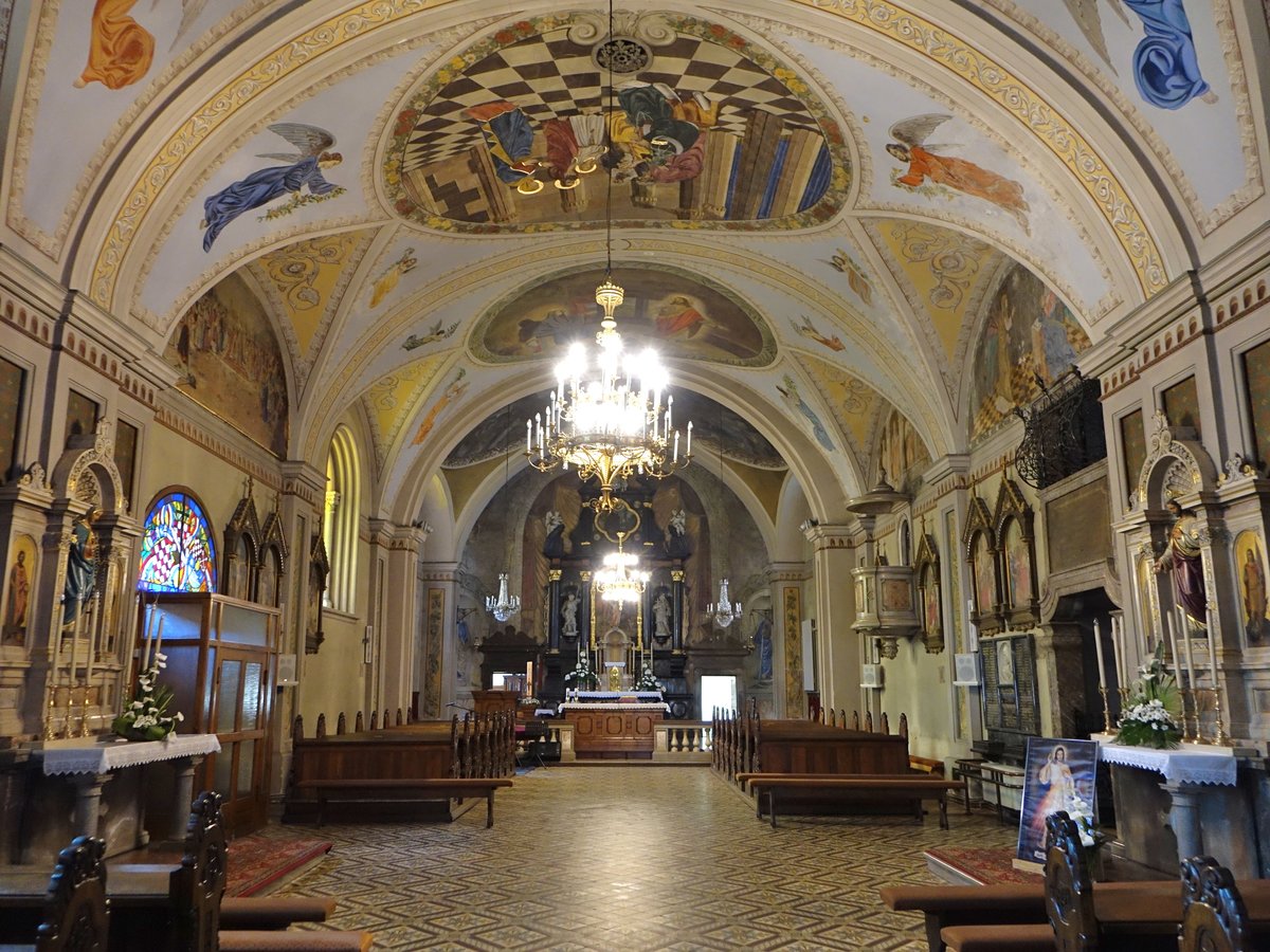 Karlovac, Innenraum der Pfarrkirche Hl. Dreifaltigkeit (01.05.2017)