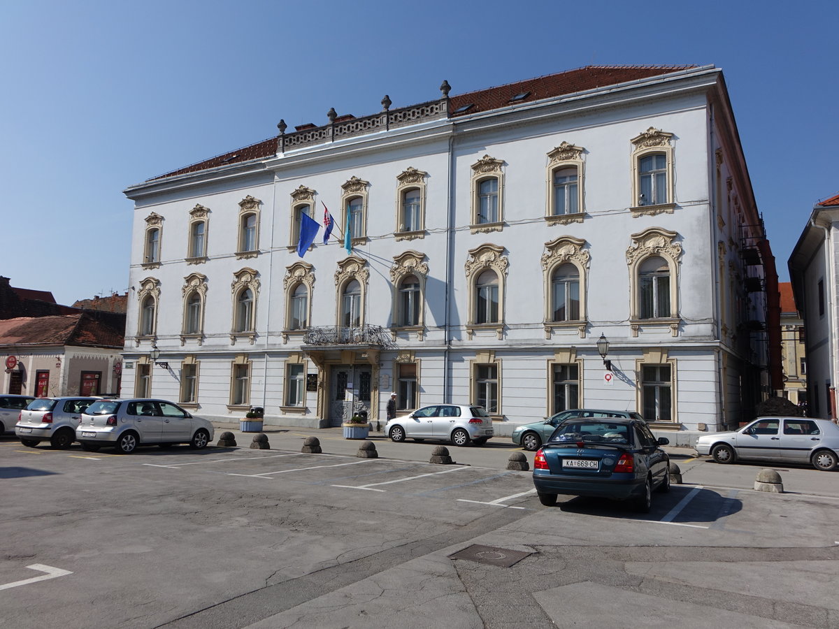 Karlovac, Rathaus am Josipa Jurja Strossmayera Platz, erbaut 1905 von Janko Holjac (01.05.2017)