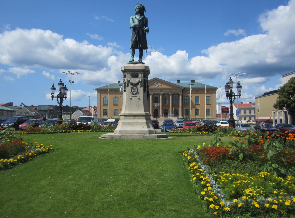 Karlskrona, Stortorget Hauptplatz mit Denkmal Karls XI. (12.07.2013)