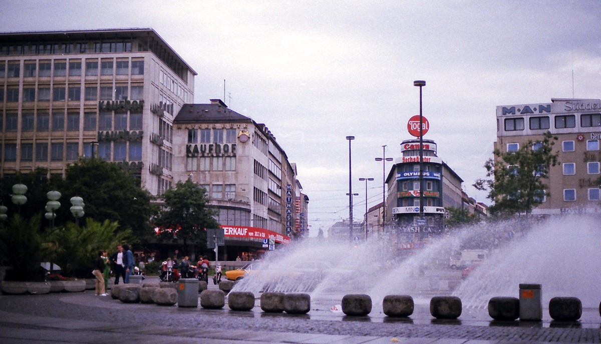 Karlsplatz in Mnchen. Aufnahme: Juli 1984 (digitalisiertes Negativfoto).