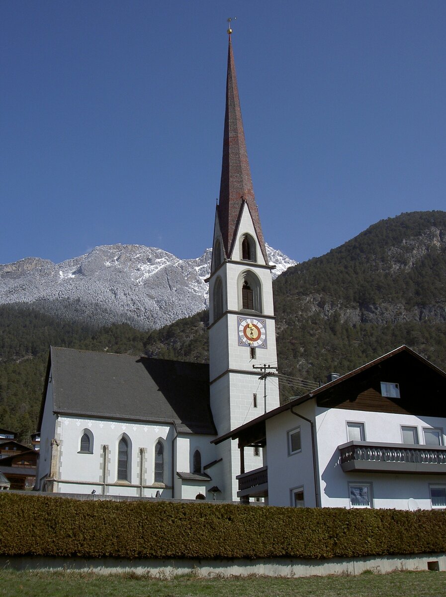 Karres, Pfarrkirche St. Stephanus, erbaut von 1447 bis 1493, 1736 barockisiert (01.04.2013)