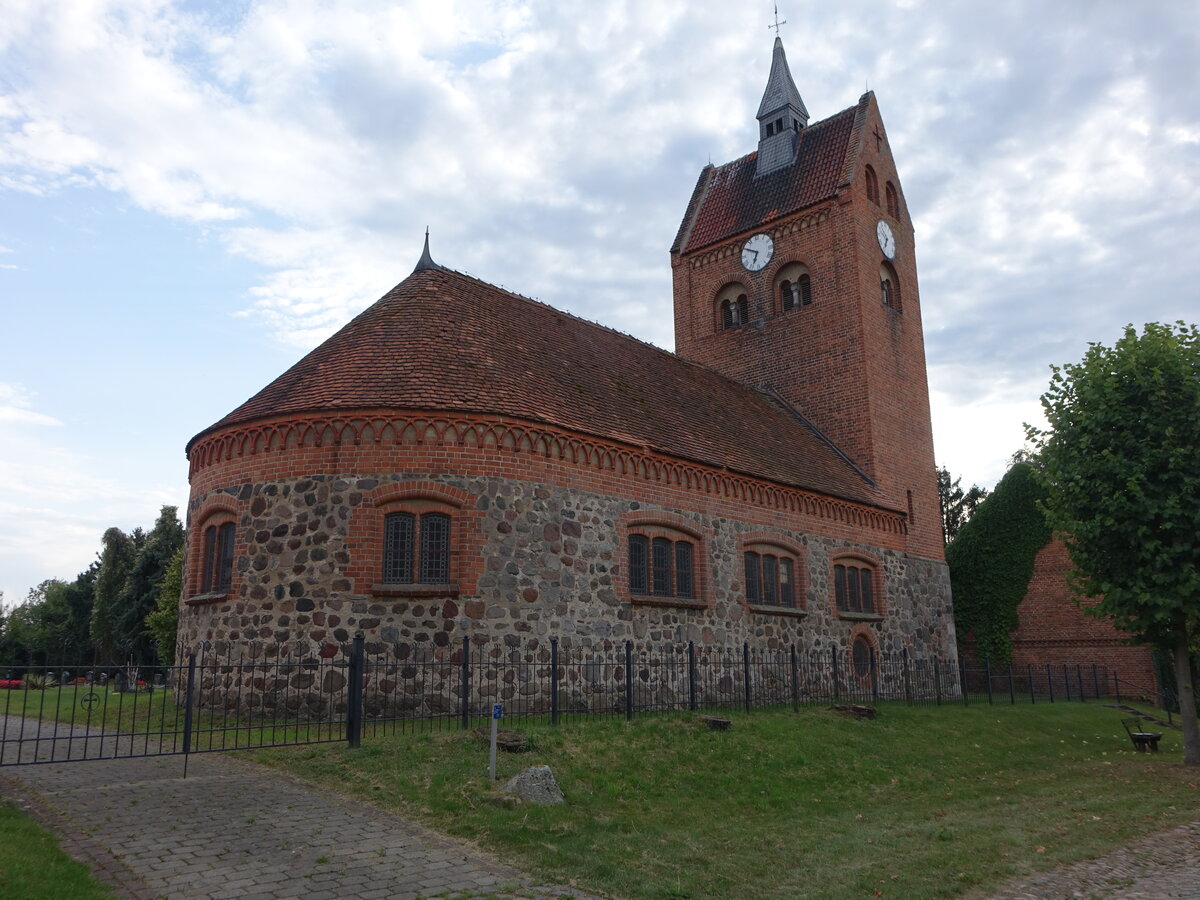 Karritz, evangelische Kirche, romanische Kirche aus dem 12. Jahrhundert (12.08.2025)