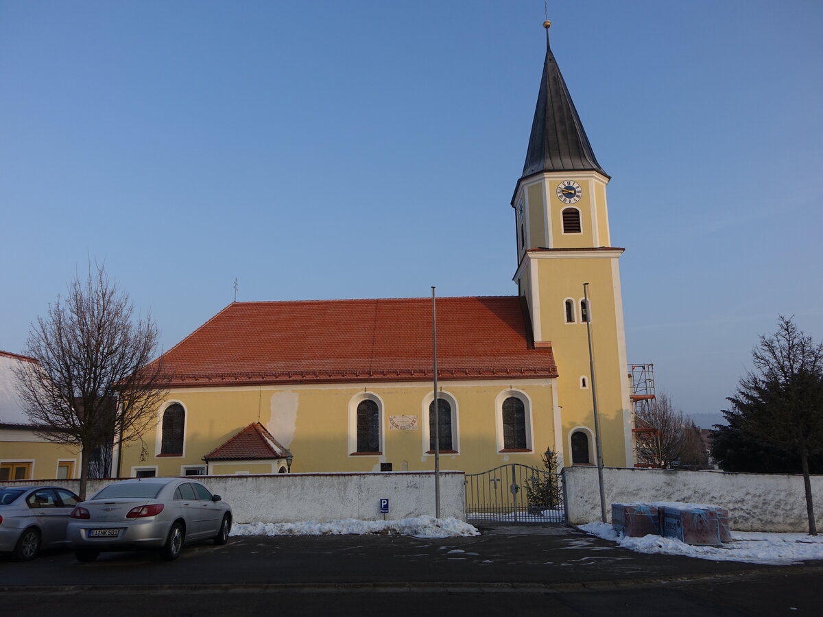 Kasing, Pfarrkirche St. Martin, Saalbau mit Satteldach und sptmittelalterlichem Chorturm, erbaut 1779 (29.01.2017)