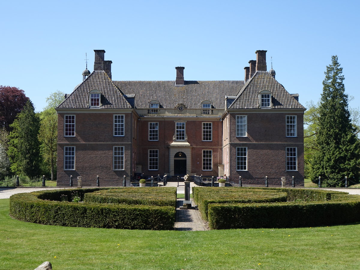 Kasteel Slangenburg, erbaut im spten Mittelalter, im 17. Jahrhundert barockisiert, seit 1945 Kloster (08.05.2016)