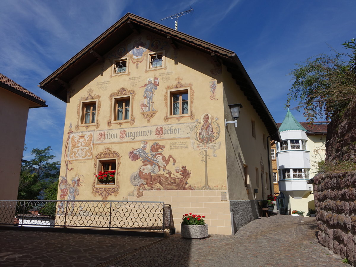 Kastelruth, Edenberg Haus in der Plattengasse, Fassadenmalerei von Eduard Burgauner (14.09.2019)