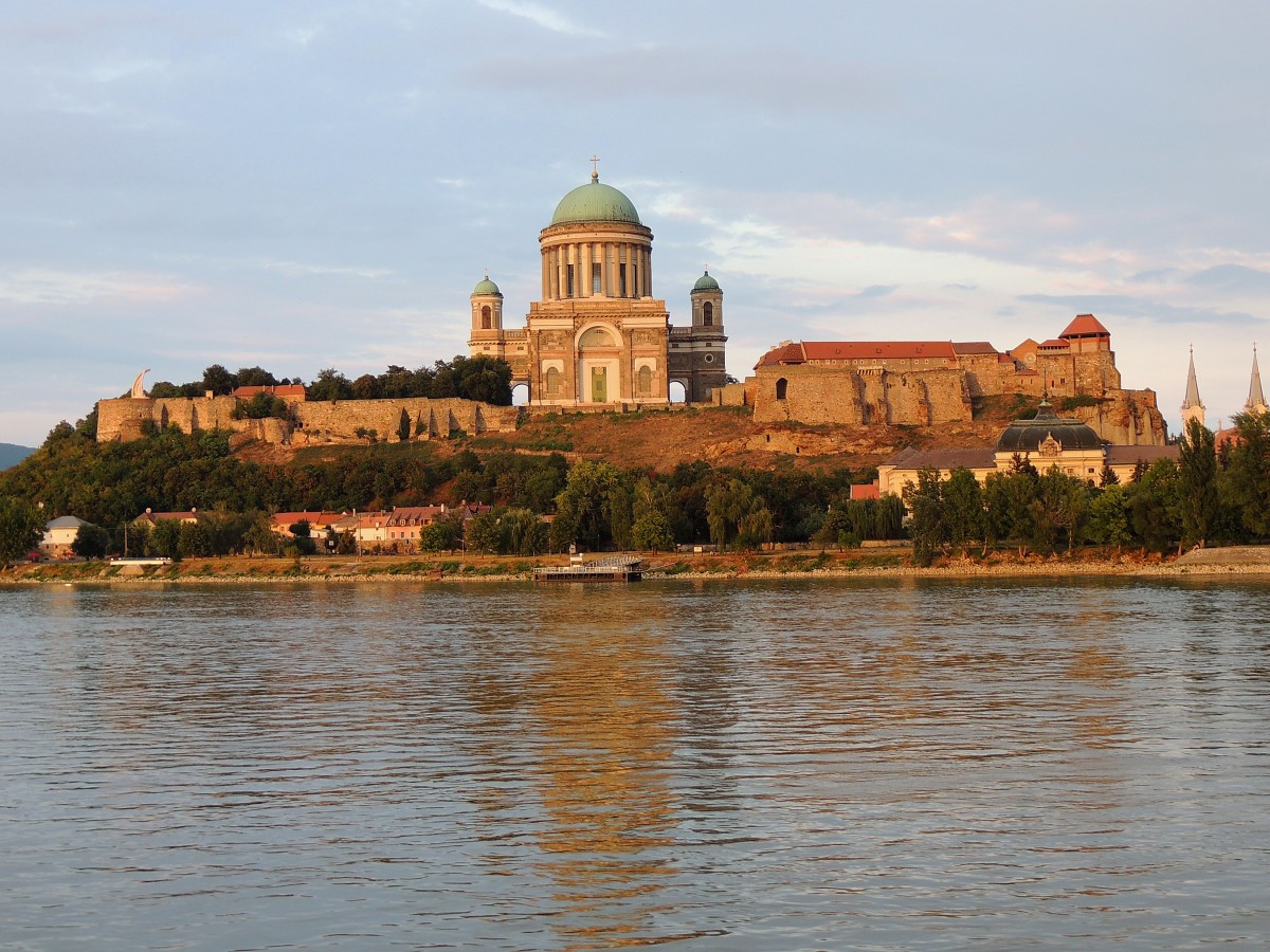 Kathedrale von Esztergom, wurde nach Vorlagen des Petersdoms zu Rom errichtet; 130827