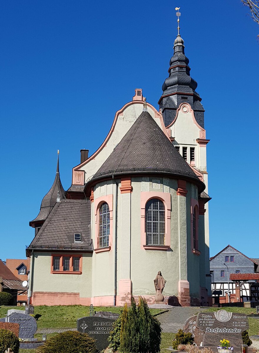 Katholische Kirche St. Matthäus Sindersfeld im März 2022. Sindersfeld ist ein Stadtteil von Kirchhain im Landkreis Marburg - Biedenkopf.