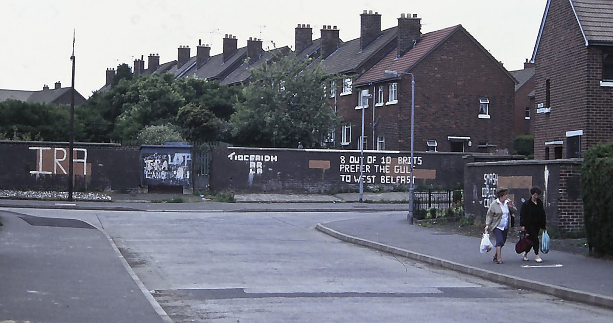 Katholisches Viertel in West-Belfast. Aufnahme: Juli 1991 (Foto vom Dia).