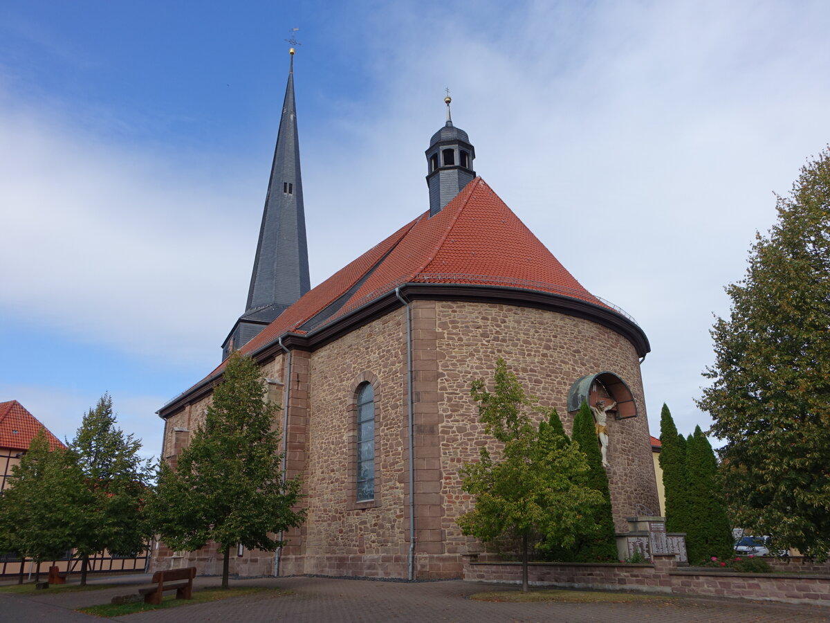 Katlenburg-Lindau, kath. Pfarrkirche St. Peter und Paul, Kirchturm von 1523, Langhaus erbaut von 1765 bis 1771 (01.10.2023)