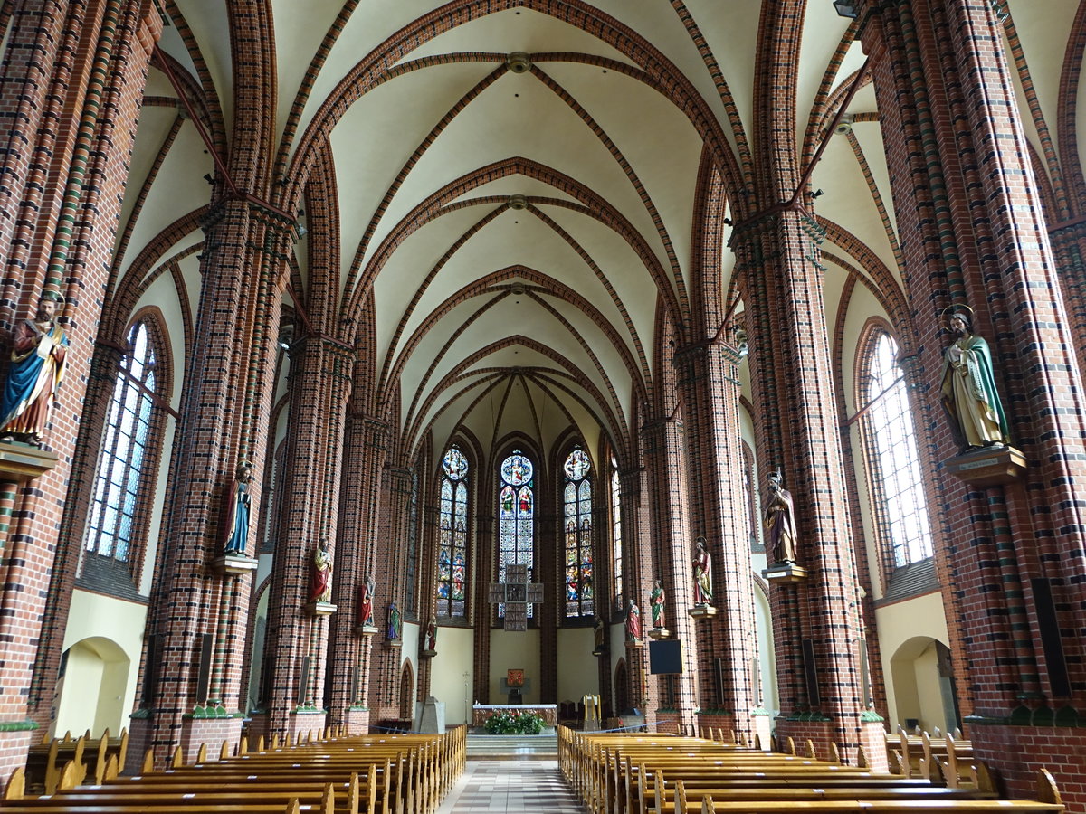 Katowice / Kattowitz, neugotischer innenraum der St. Peter und Paul Kirche (05.09.2020)