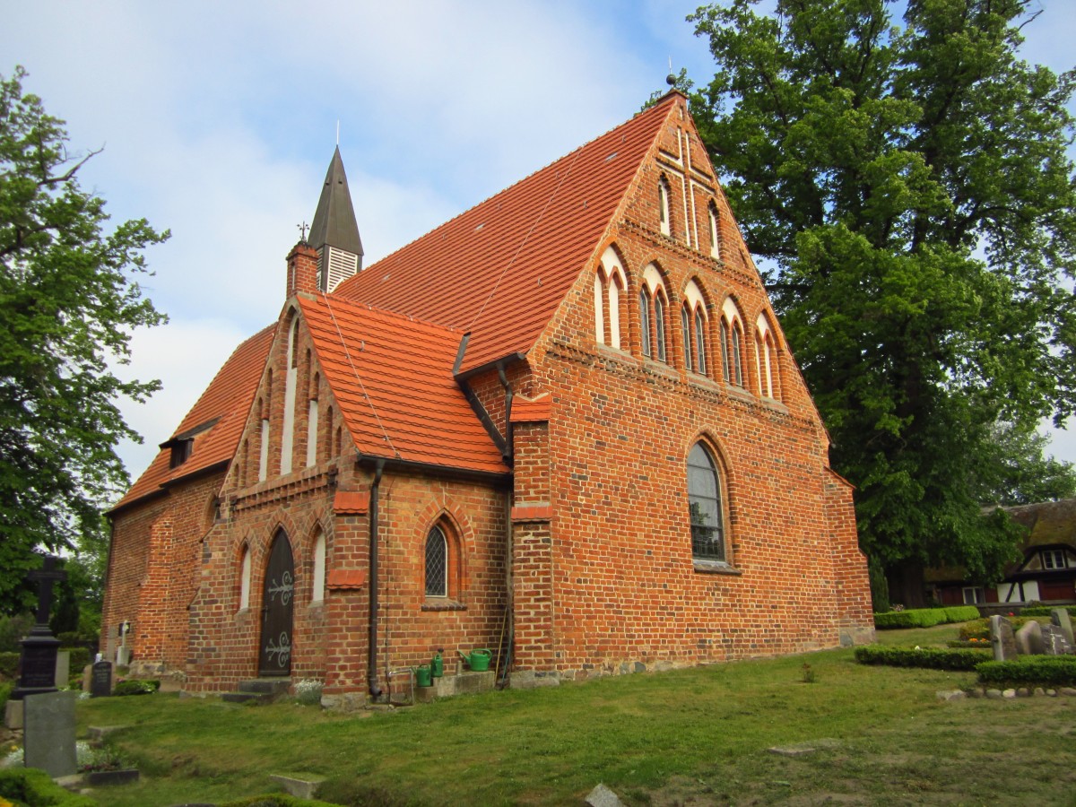 Katzow, St. Johannis Kirche, erbaut um 1300 im Stil einer schwedischen Dorfkirche (23.05.2012)