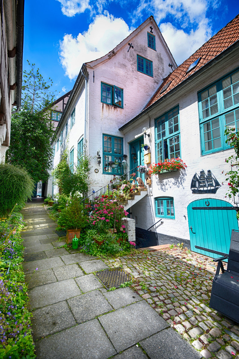 Kaufmannshof, Norderstrae 86 in Flensburg.  Beispiel der gelungenen Stadtsanierung in der Frdestadt: Der Kaufmannshof wurde in den 1980er-Jahren liebevoll umgestaltet. Aufnahme: 11. Juli 2020.