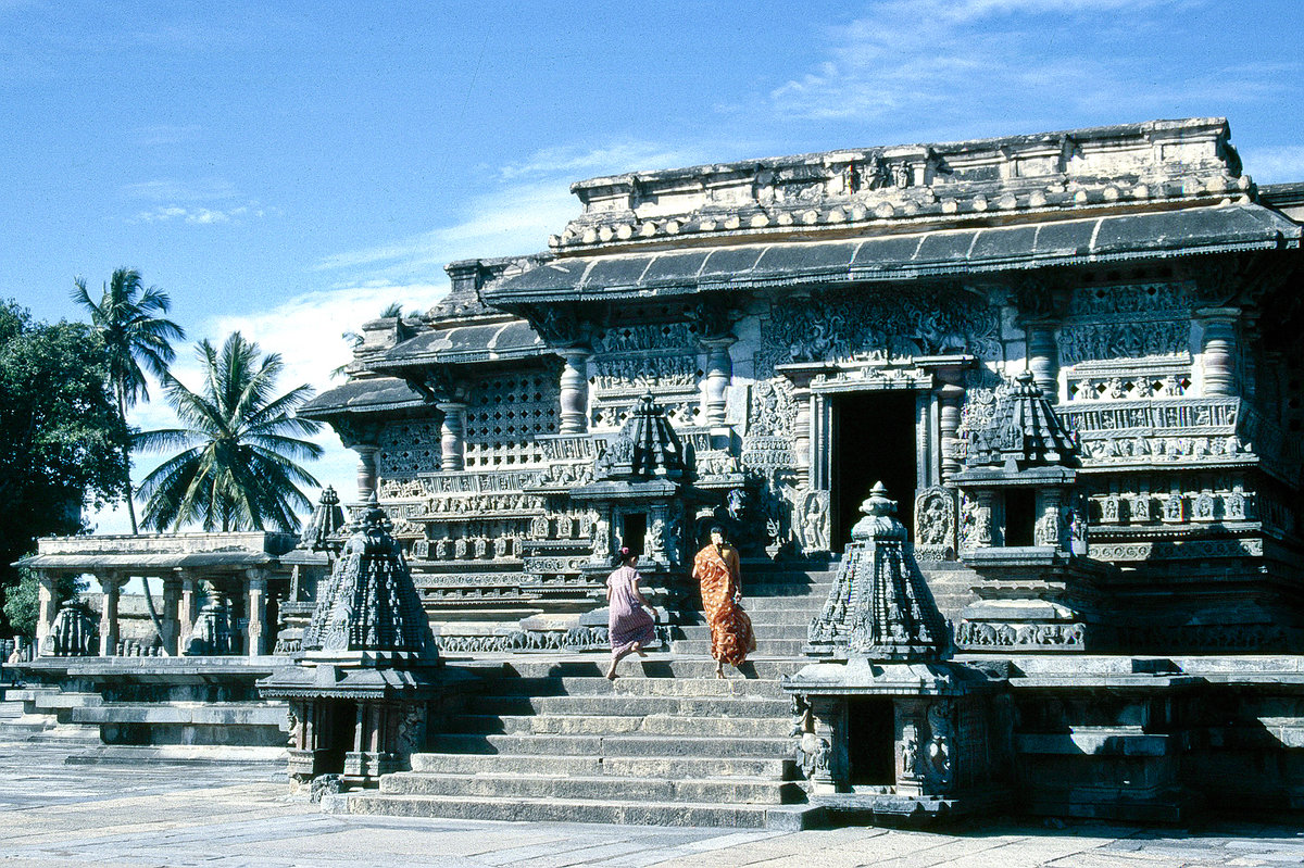 Kedareshwara-Tempel in Halebid. Bild vom Dia. Aufnahme: November 1988.