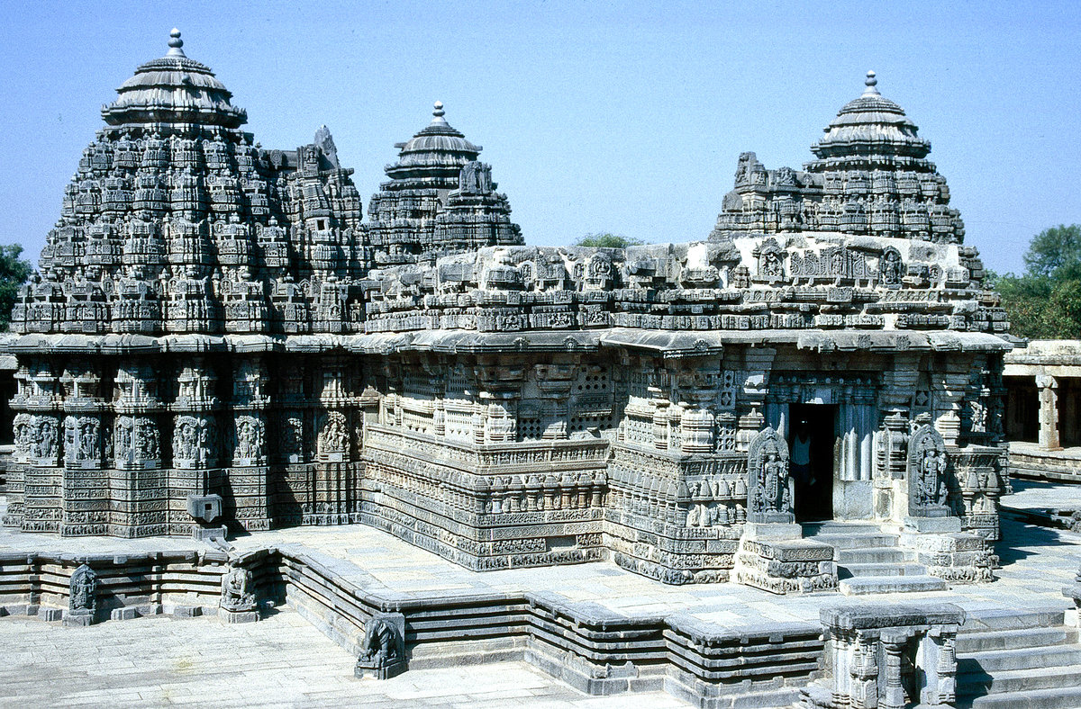 Kedareshwara-Tempel in Halebid. Bild vom Dia. Aufnahme: November 1988.