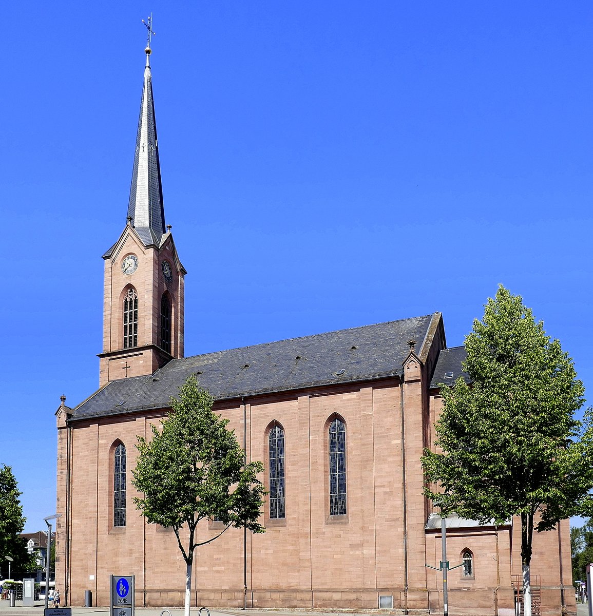Kehl, die evangelische Friedenskirche auf dem Marktplatz, 1847-51 im neugotischen Stil erbaut, bis 1914 simultan genutzt, Mai 2020