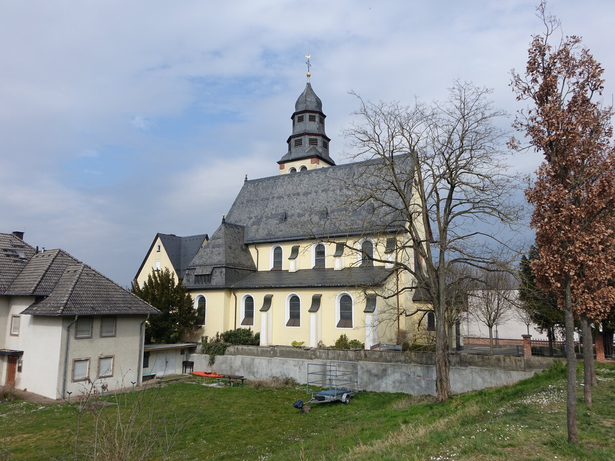 Kelsterbach, kath. Pfarrkirche Herz Jesu, erbaut von 1910 bis 1911 durch den Architekten August Greifzu (20.03.2022)