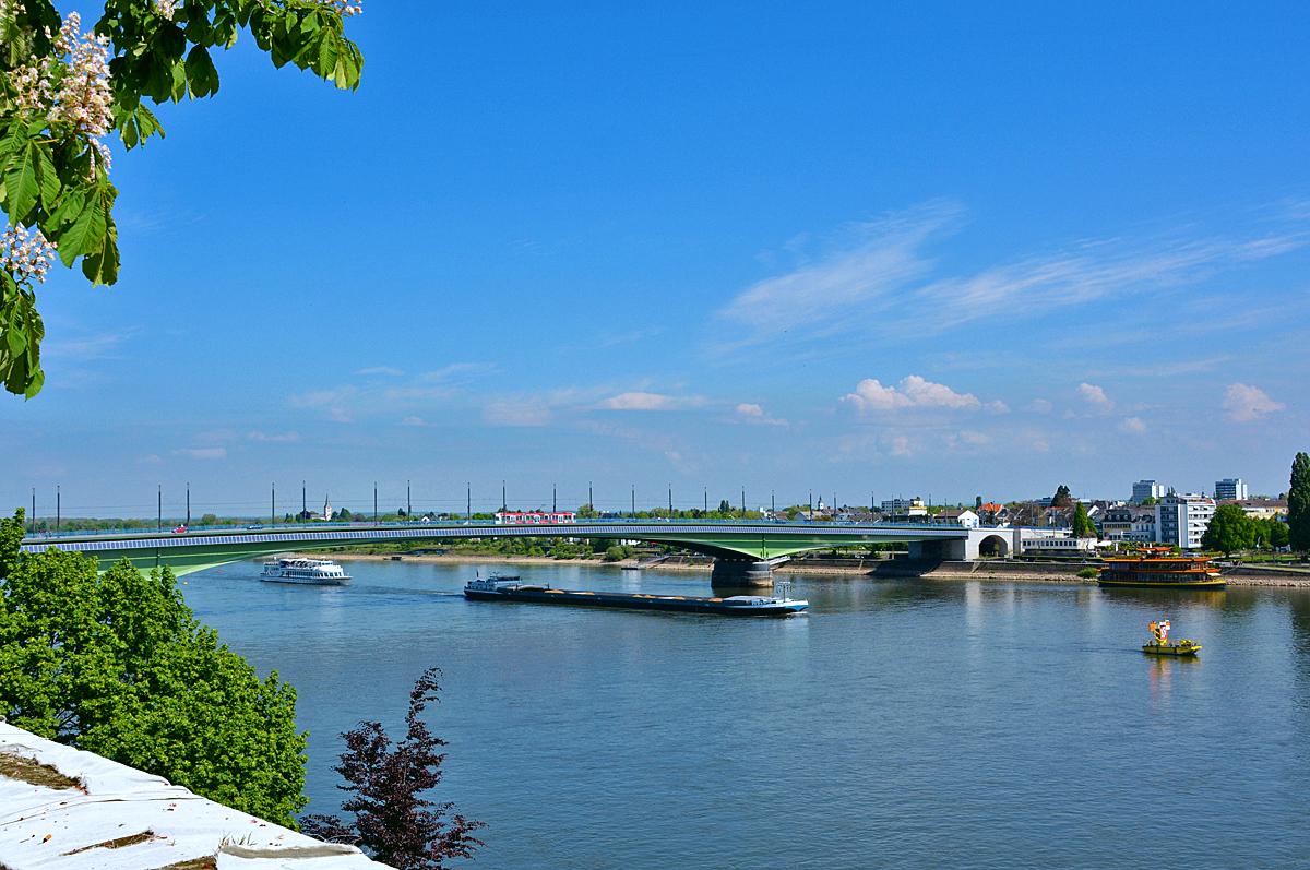 Kennedybrcke ber den Rhein in Bonn - 23.04.2014