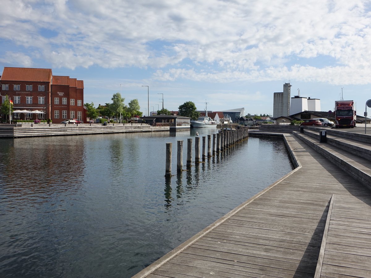 Kerteminde, Schiffsanlegestelle im Fischereihafen (06.06.2018)