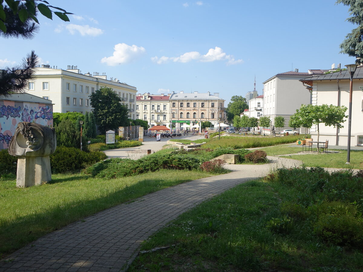 Kielce, Gebude am Plac Artystow (18.06.2021)