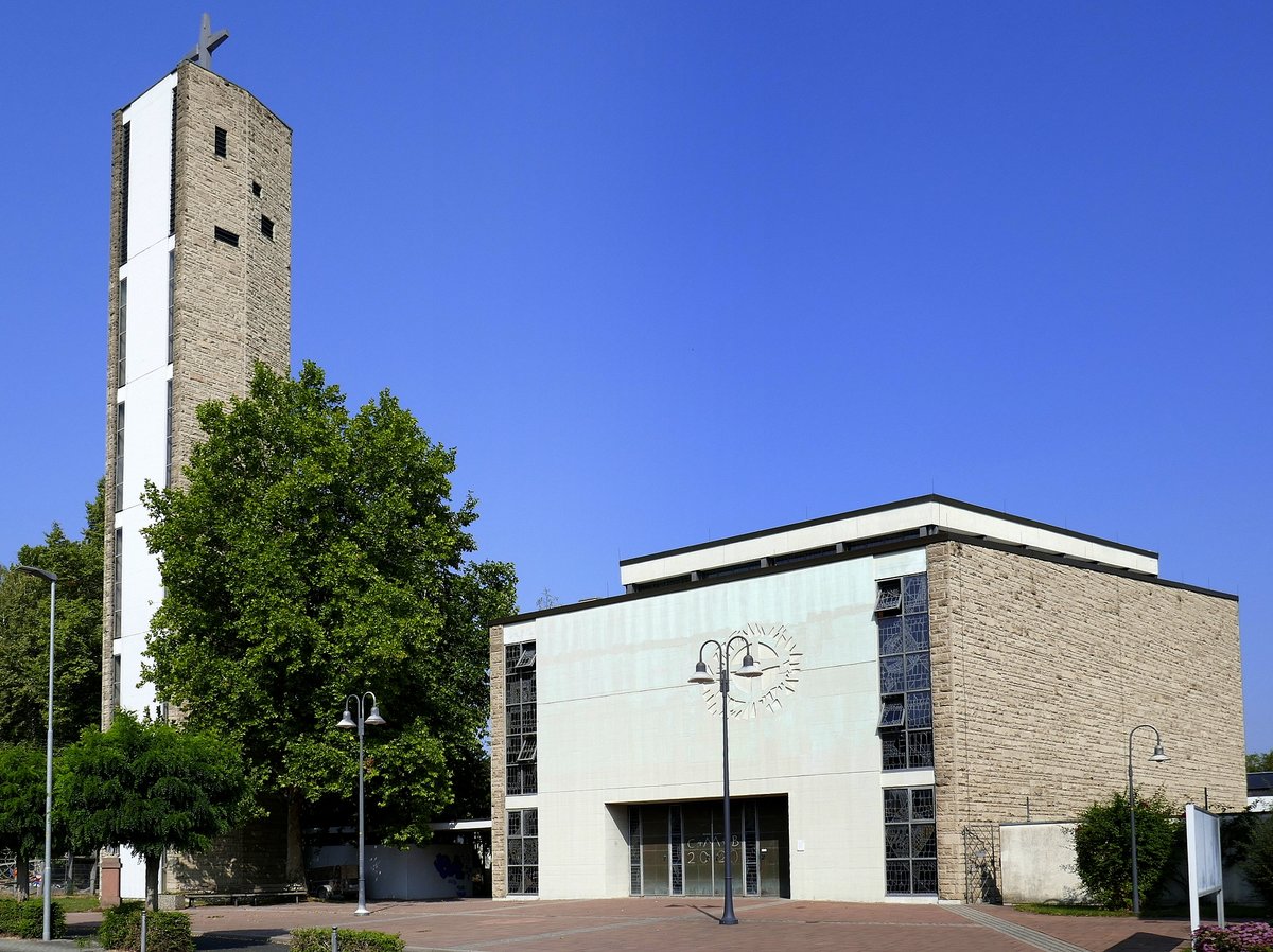 Kippenheim in der Ortenau, die katholische Pfarrkirche St.Mauritius, 1961 erbaut, 1964 geweiht, Sept.2020