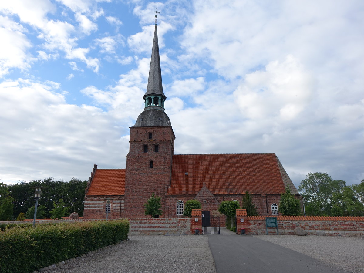 Kippinge, Ev. Kirche, frhgotisches Kirchenschiff aus Backstein, erbaut ab 1524 (18.06.2016)